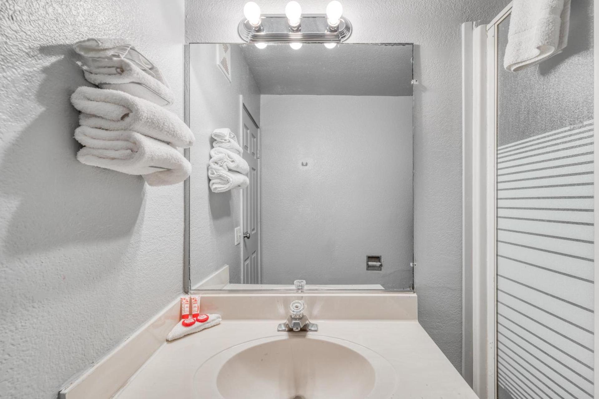 OYO Hotel Houston Southwest I-69 photo 19