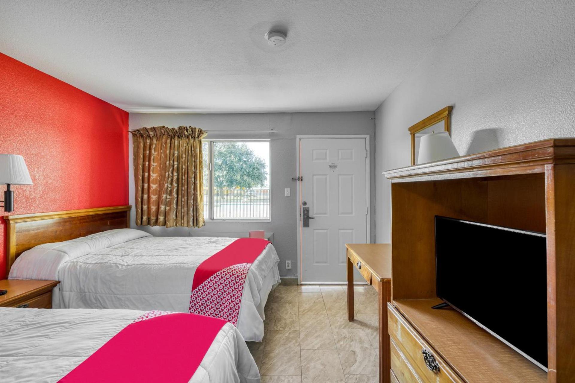 OYO Hotel Houston Southwest I-69 photo 17