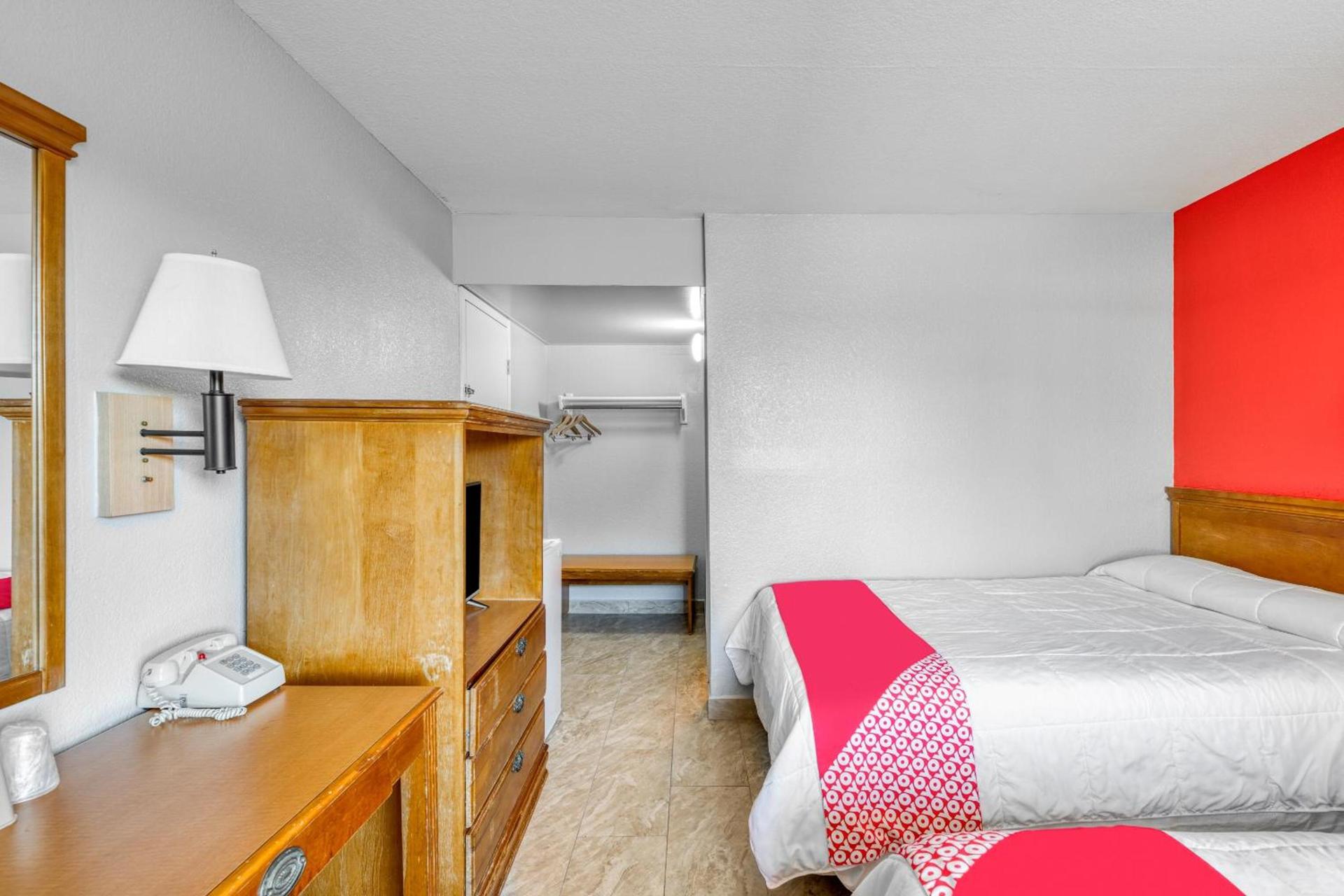 OYO Hotel Houston Southwest I-69 photo 18