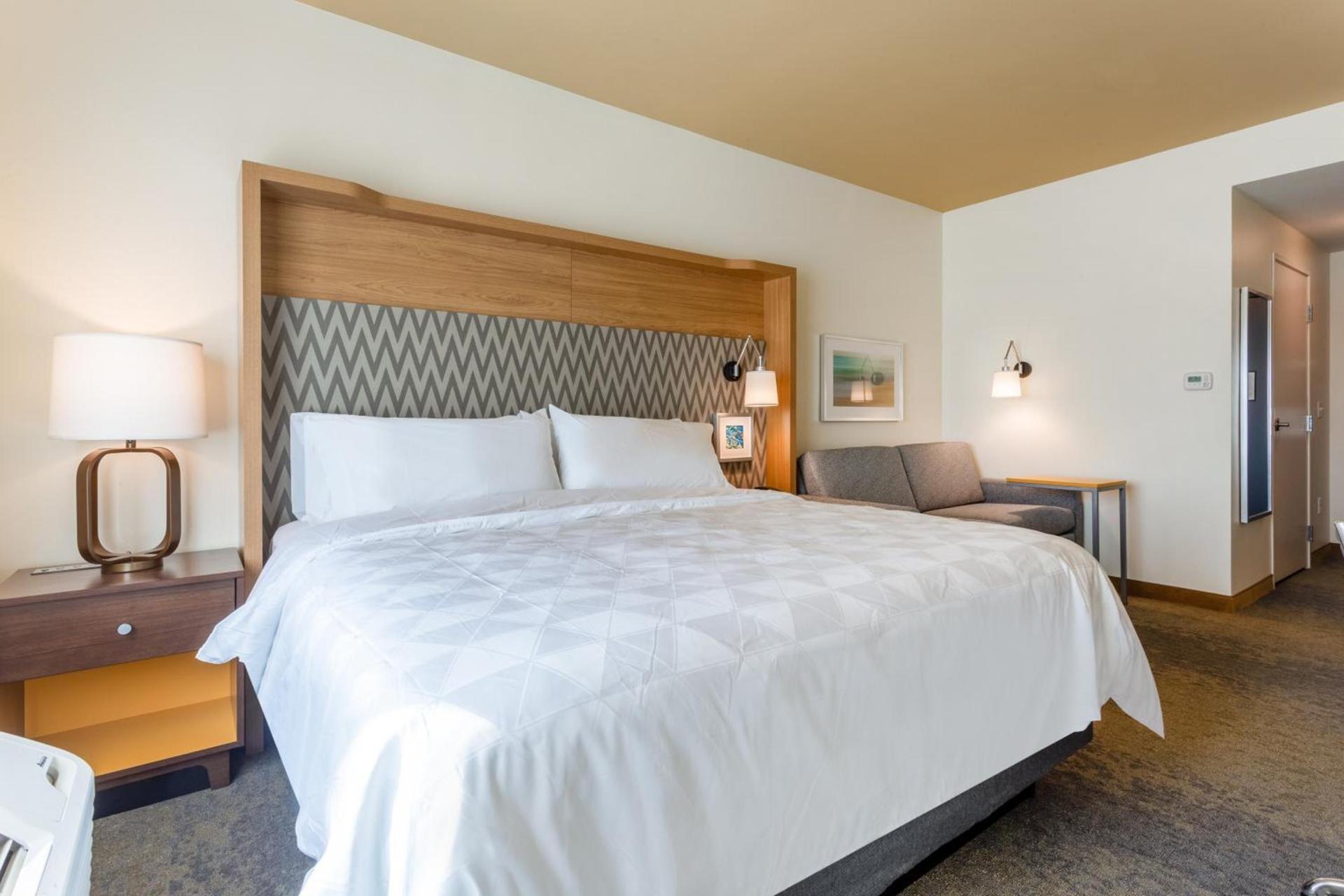 Holiday Inn & Suites Cedar Falls-Waterloo Event Ctr by IHG photo 17