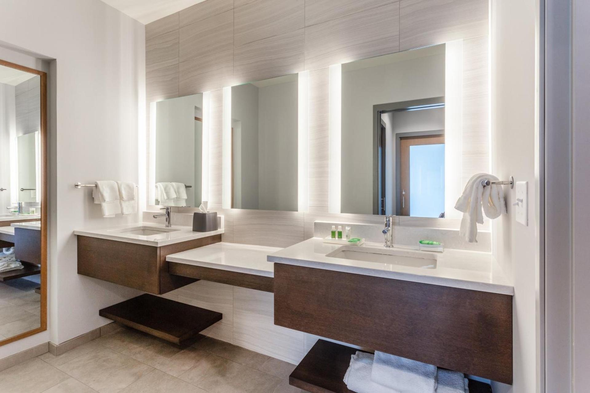 Holiday Inn & Suites Cedar Falls-Waterloo Event Ctr by IHG photo 33