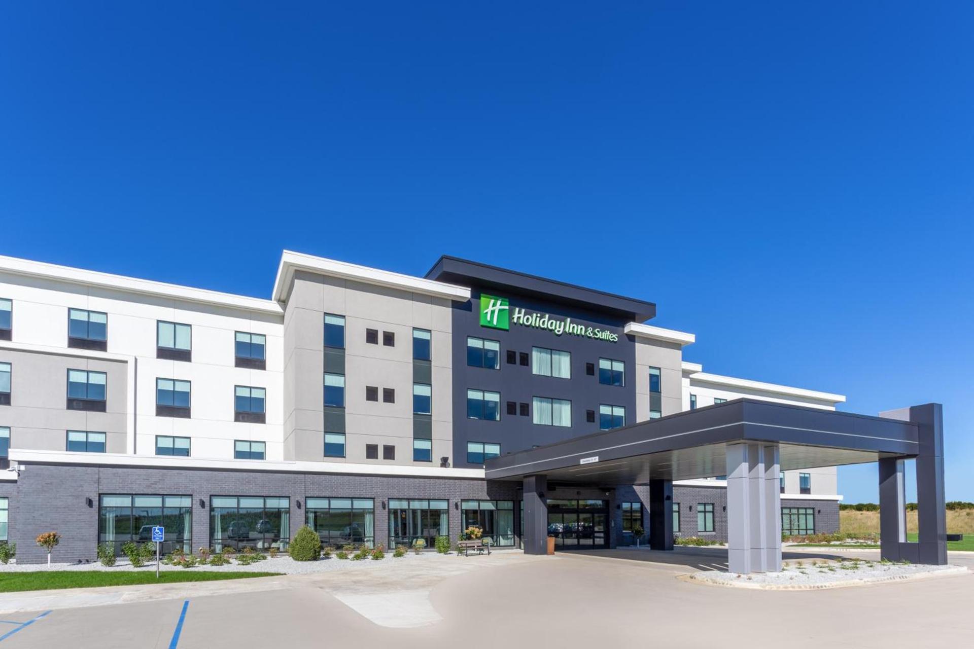 Holiday Inn & Suites Cedar Falls-Waterloo Event Ctr by IHG photo 55