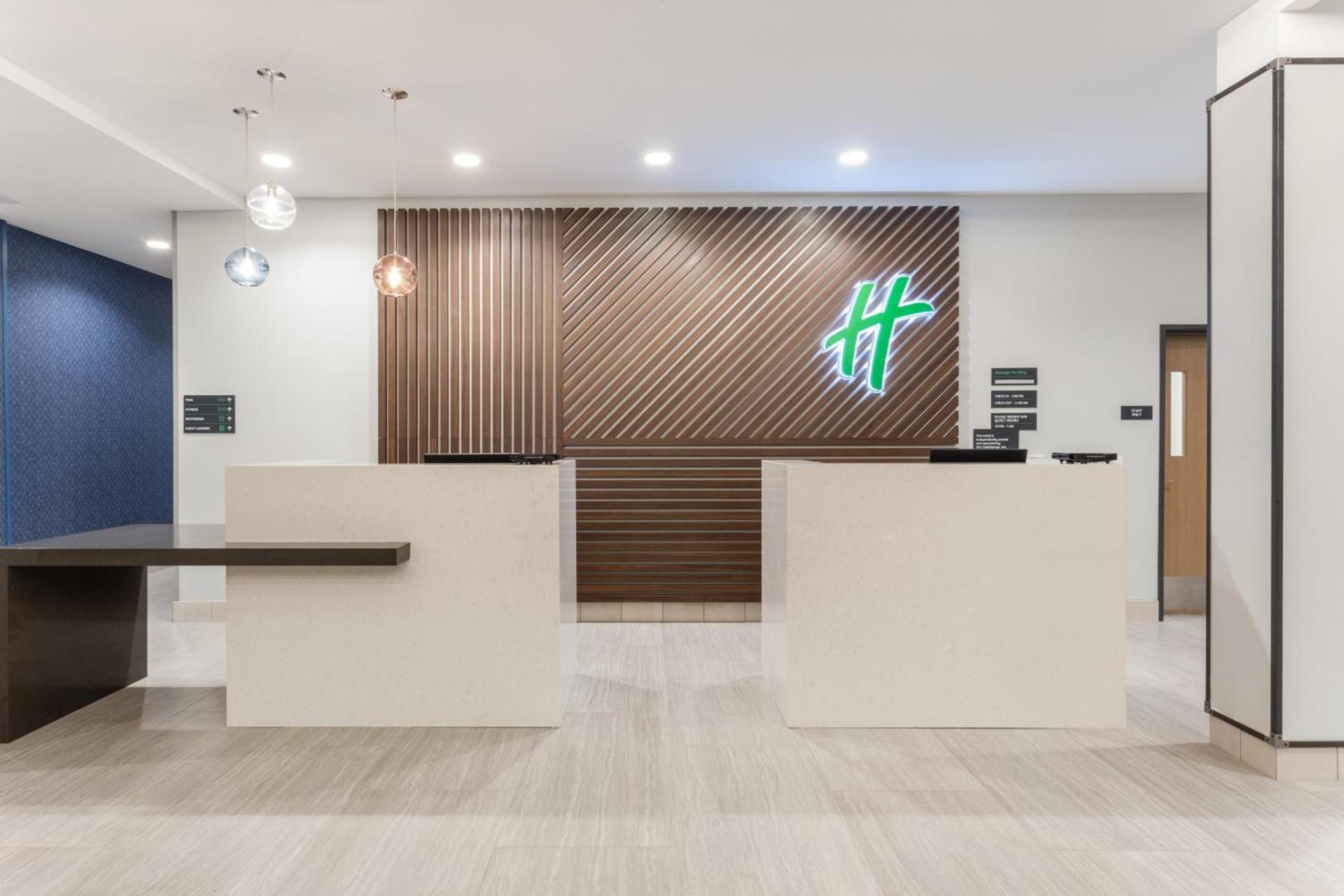 Holiday Inn & Suites Cedar Falls-Waterloo Event Ctr by IHG photo 9