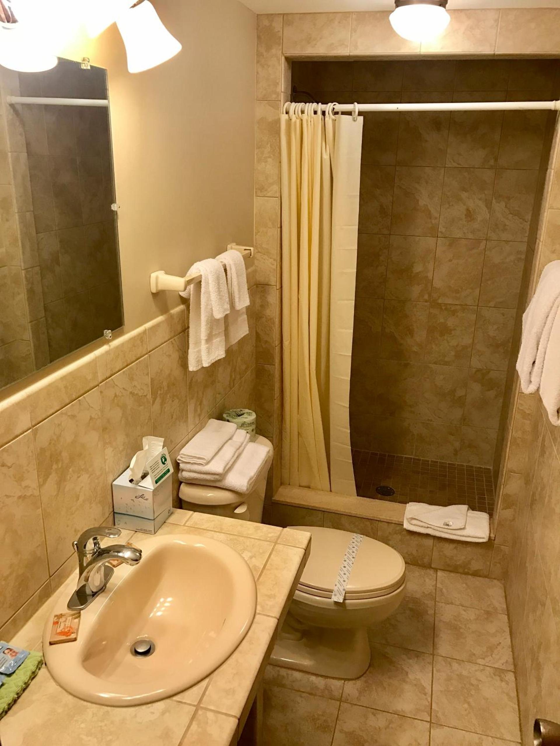 Ragged Edge Resort & Marina photo 32
