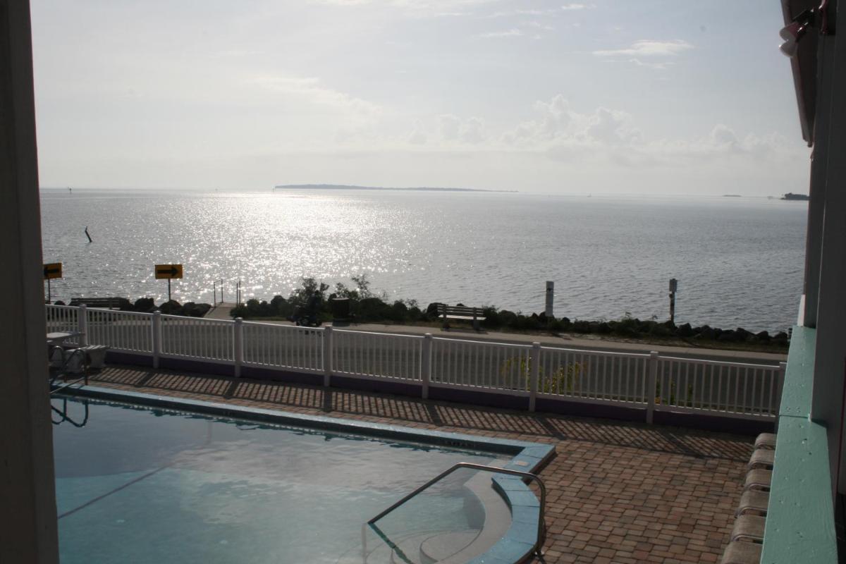 Beach Front Motel Cedar Key photo 52