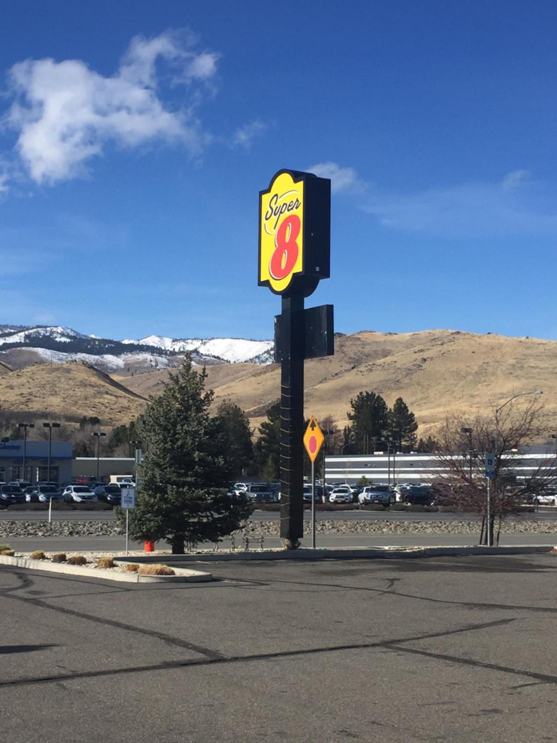 Super 8 by Wyndham Carson City Lake Tahoe photo 15