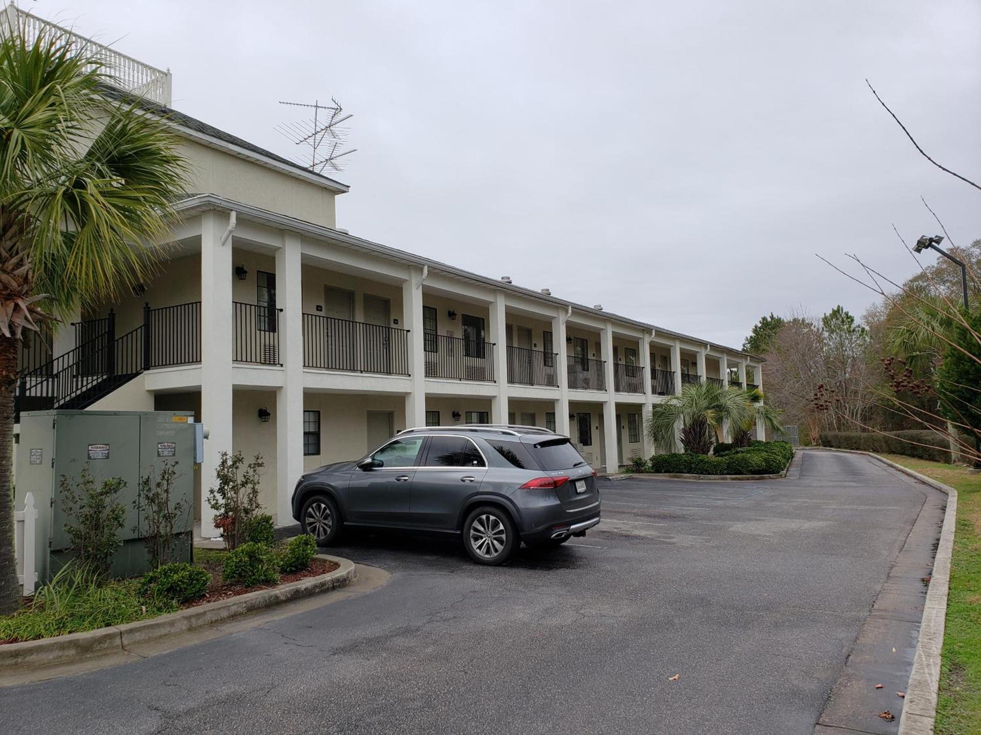 Peach Tree Inn photo 17