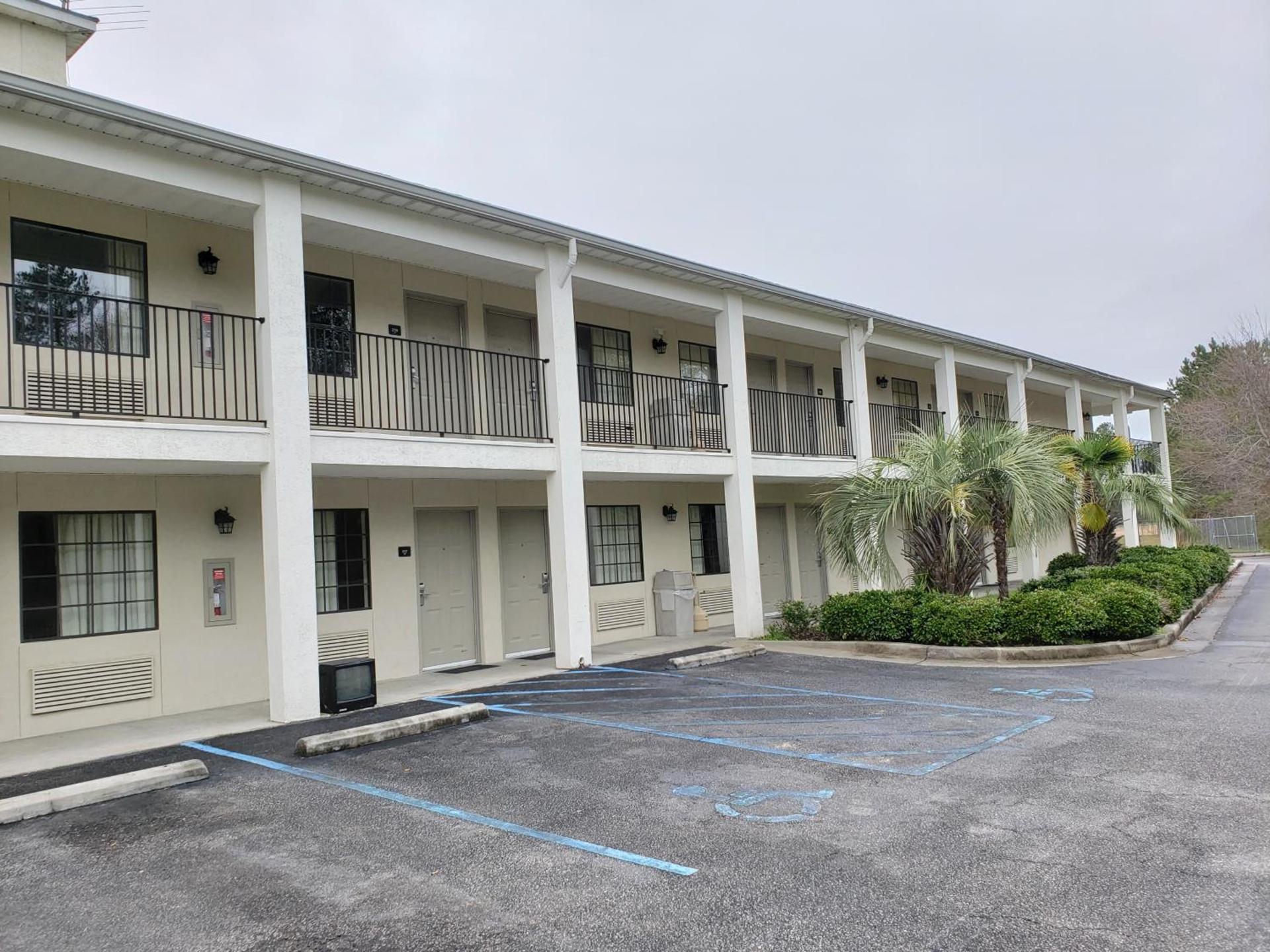Peach Tree Inn photo 16