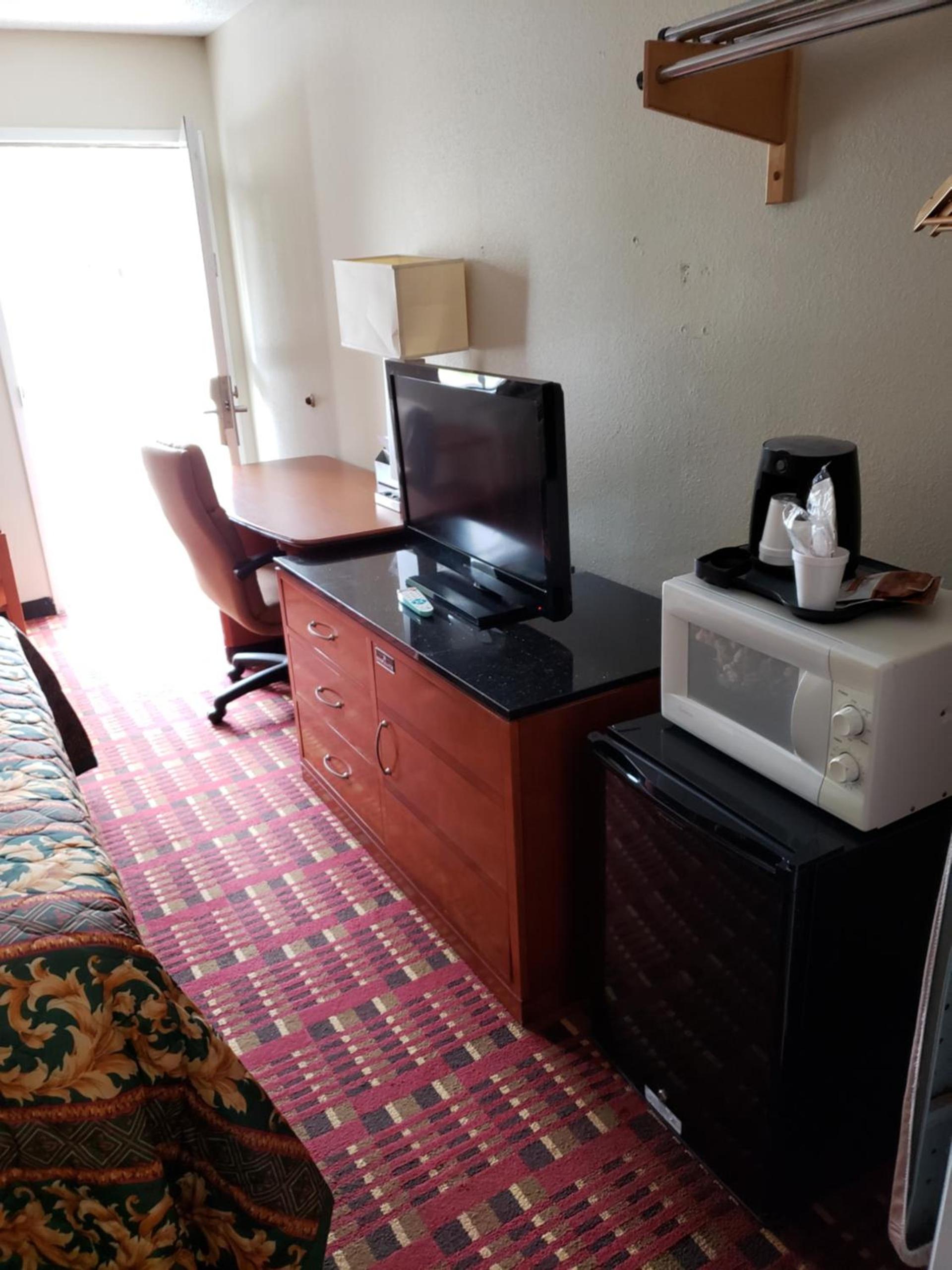 Peach Tree Inn photo 7