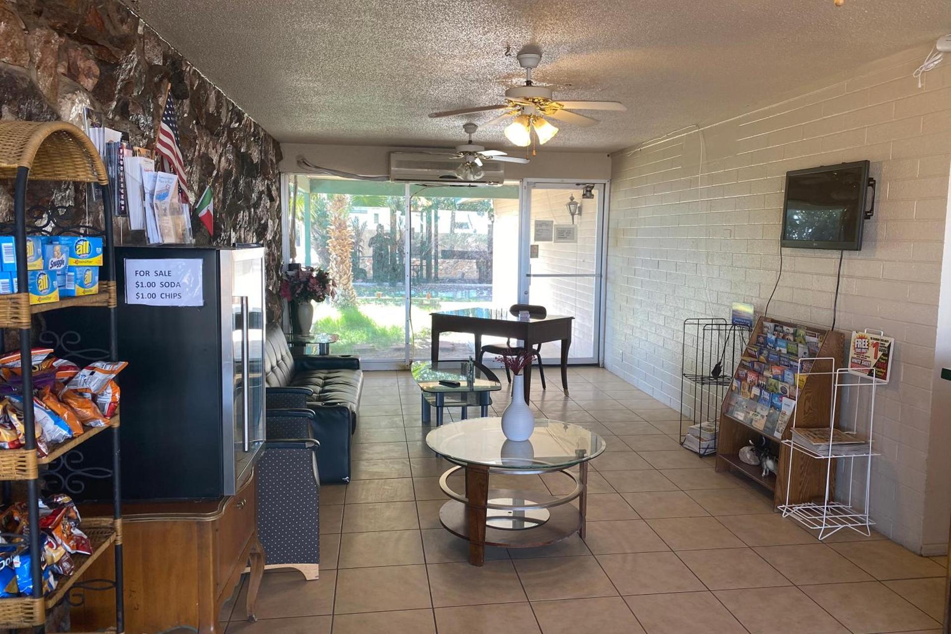 OYO Hotel Yuma AZ Desert Grove photo 3