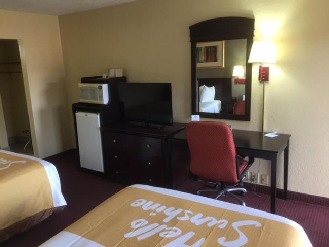 Days Inn by Wyndham Paintsville photo 19