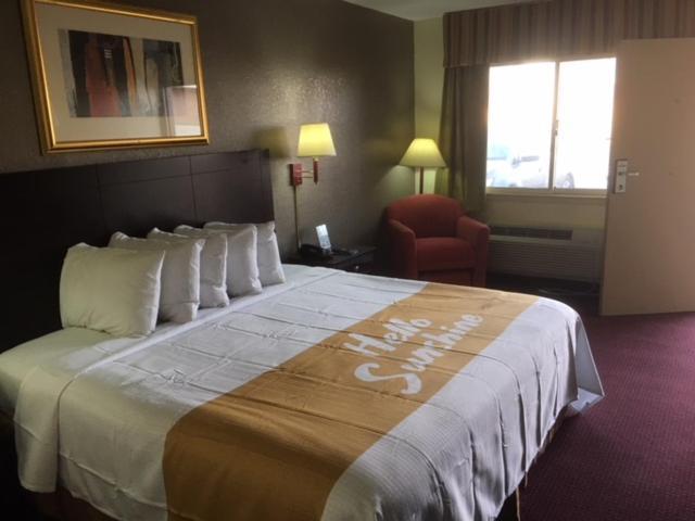 Days Inn by Wyndham Paintsville photo 18