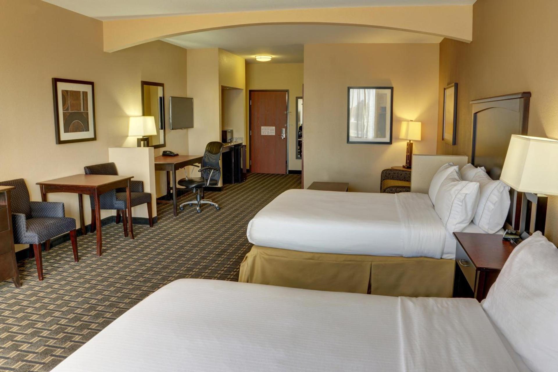 Holiday Inn Express Hotel & Suites Huntsville by IHG photo 32