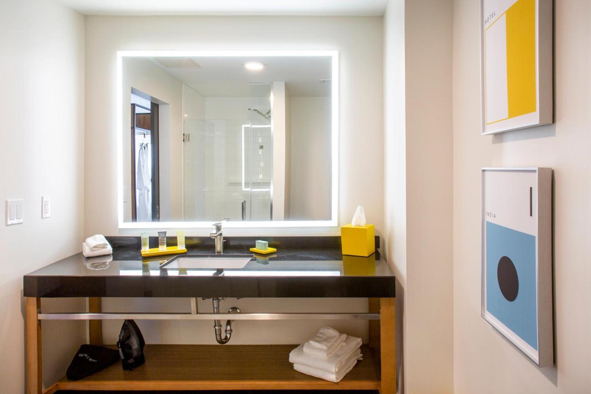 Hotel Indigo Seattle Everett Waterfront Place by IHG photo 95
