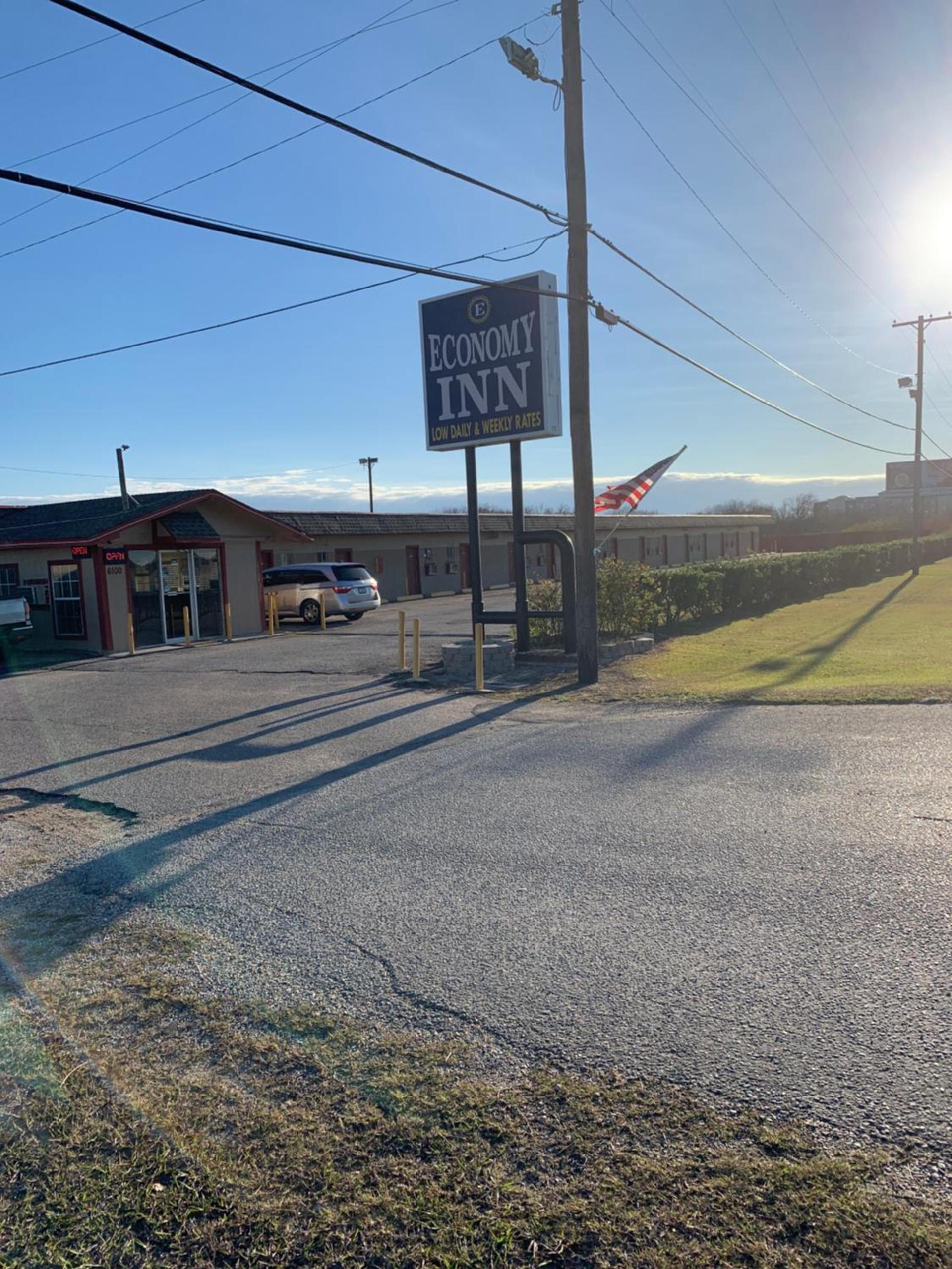 Economy inn photo 1