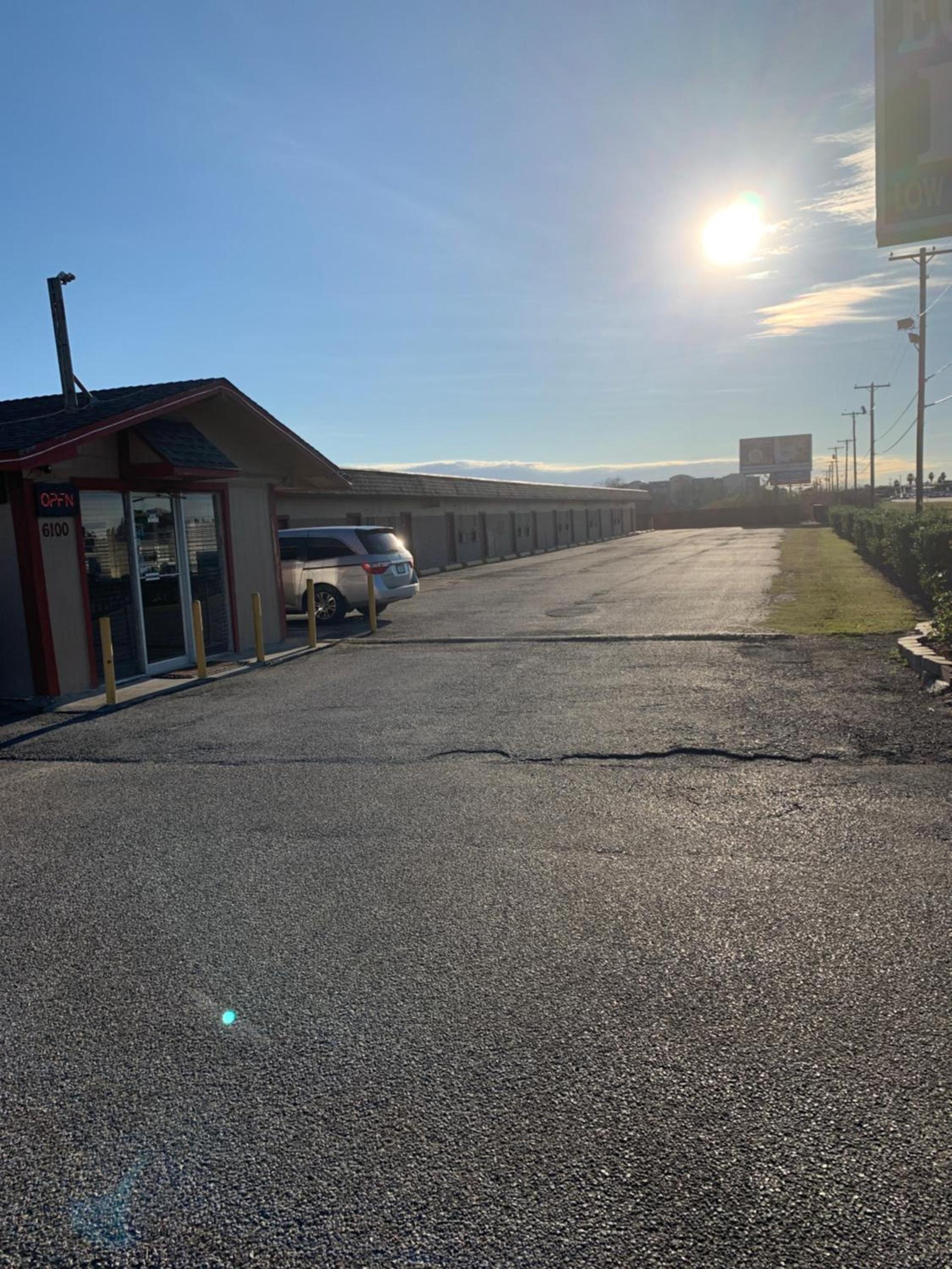 Economy inn photo 34