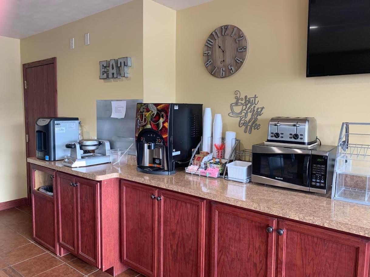 Heartland Hotel & Suites photo 27