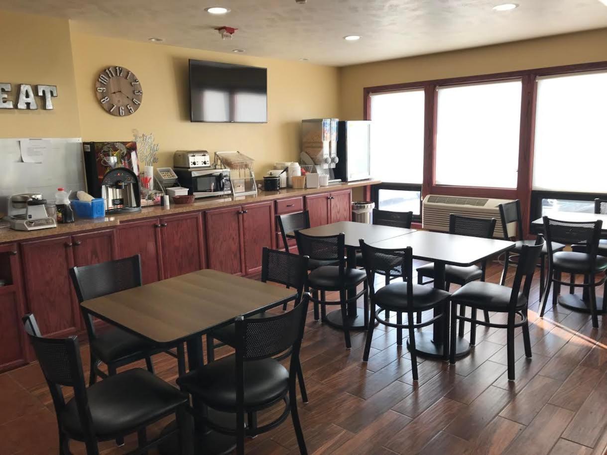 Heartland Hotel & Suites photo 28