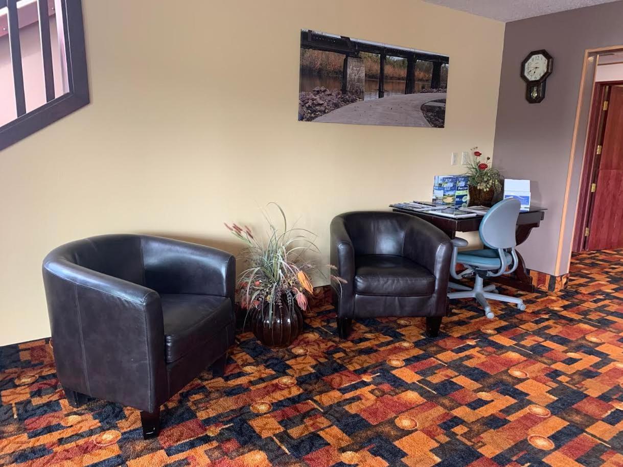 Heartland Hotel & Suites photo 8