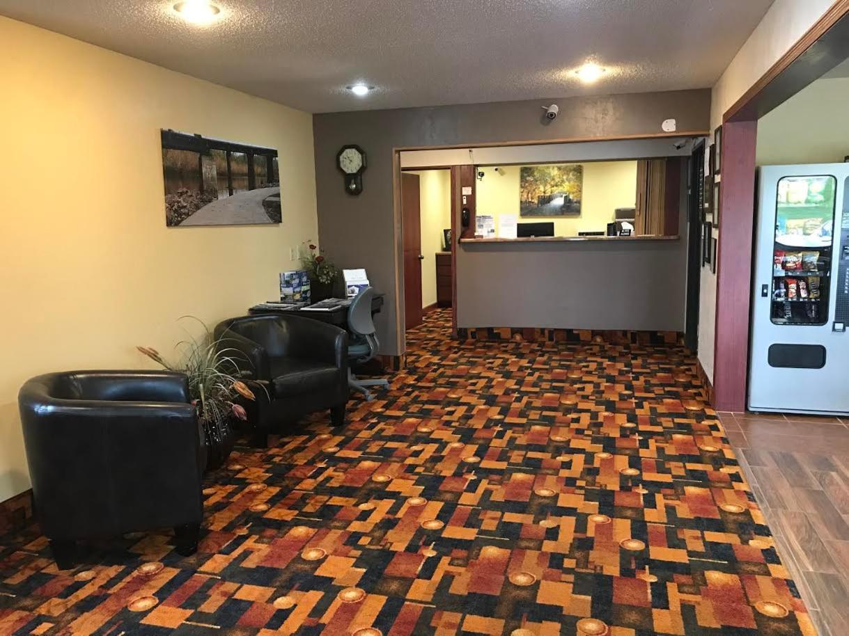 Heartland Hotel & Suites photo 7