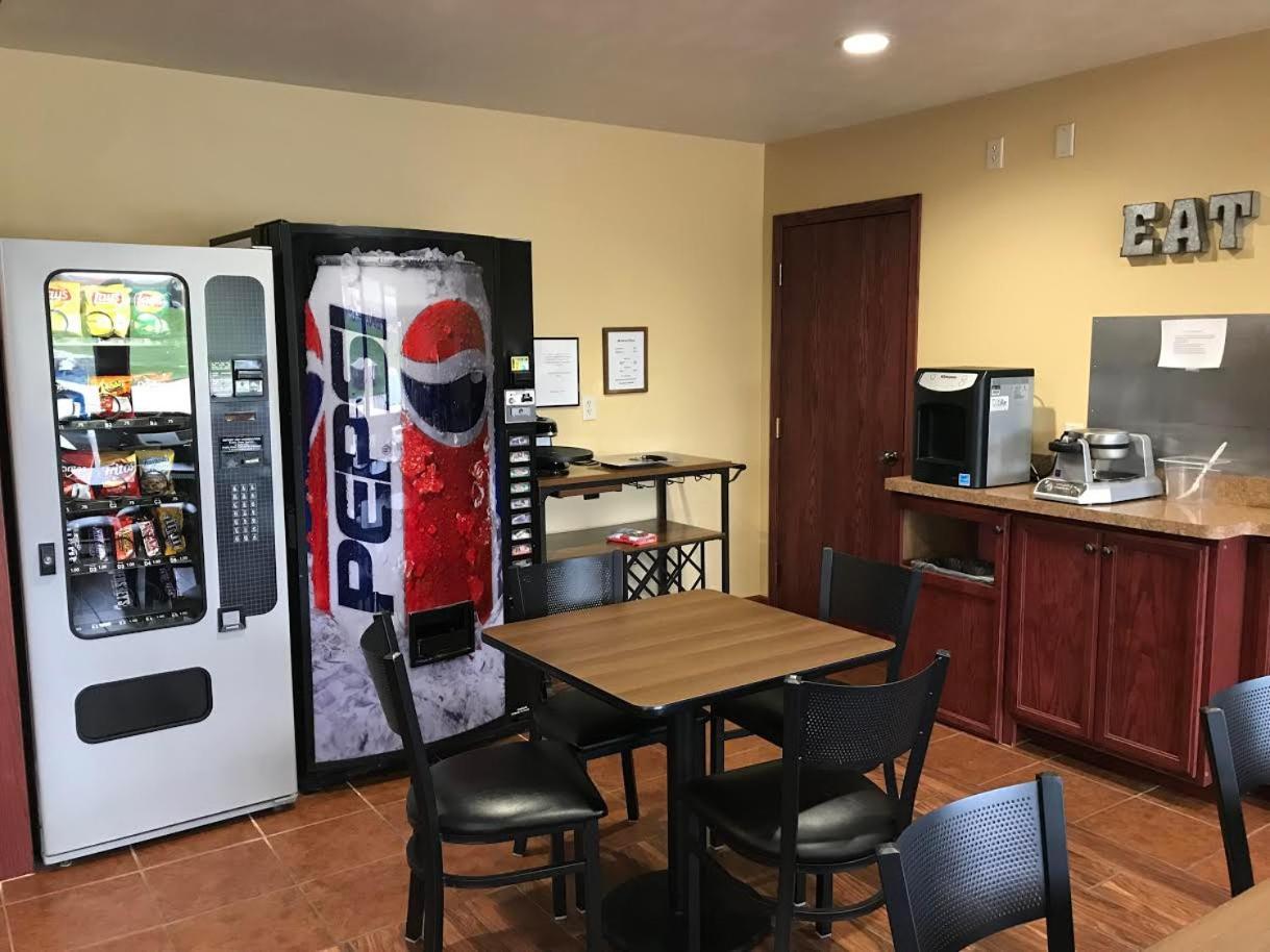 Heartland Hotel & Suites photo 10
