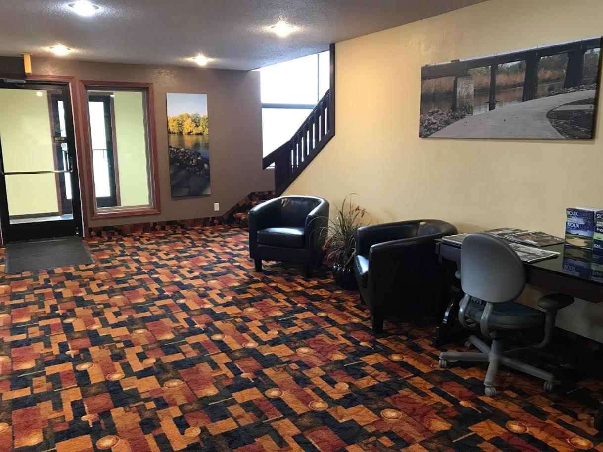 Heartland Hotel & Suites photo 9