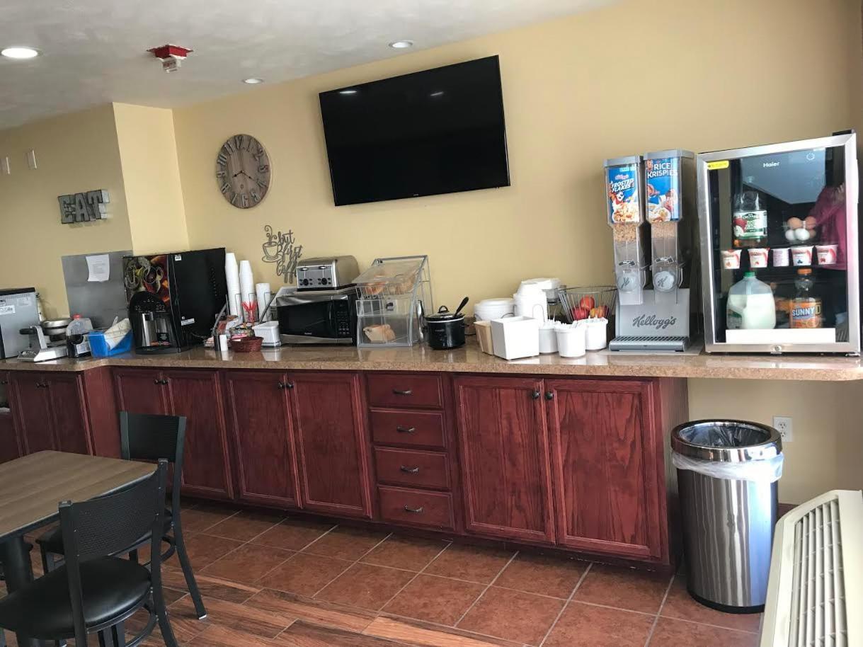Heartland Hotel & Suites photo 12