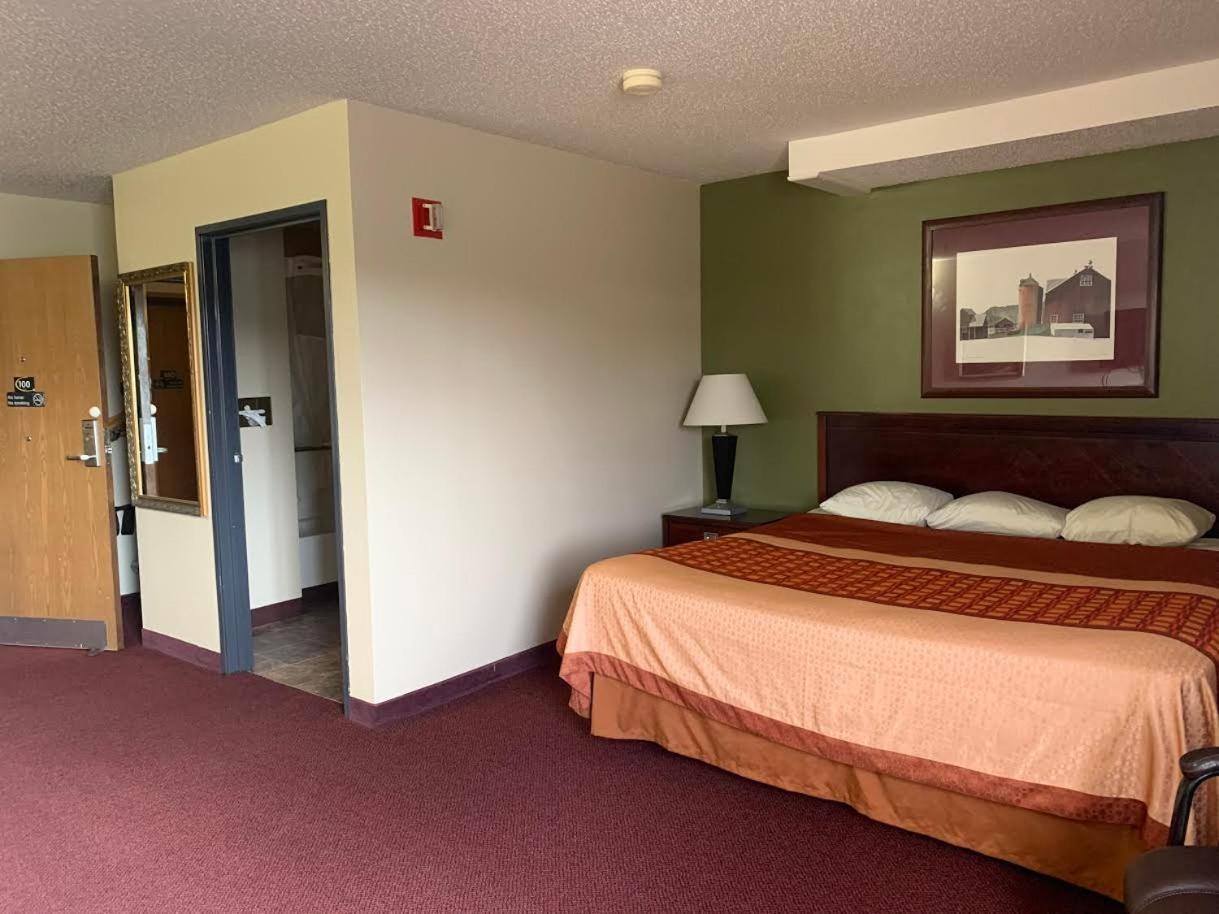 Heartland Hotel & Suites photo 22