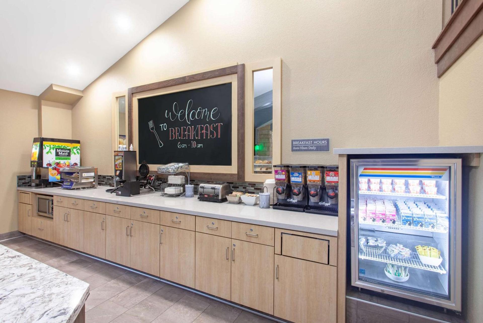 AmericInn by Wyndham Mankato Event Center near MSU photo 7