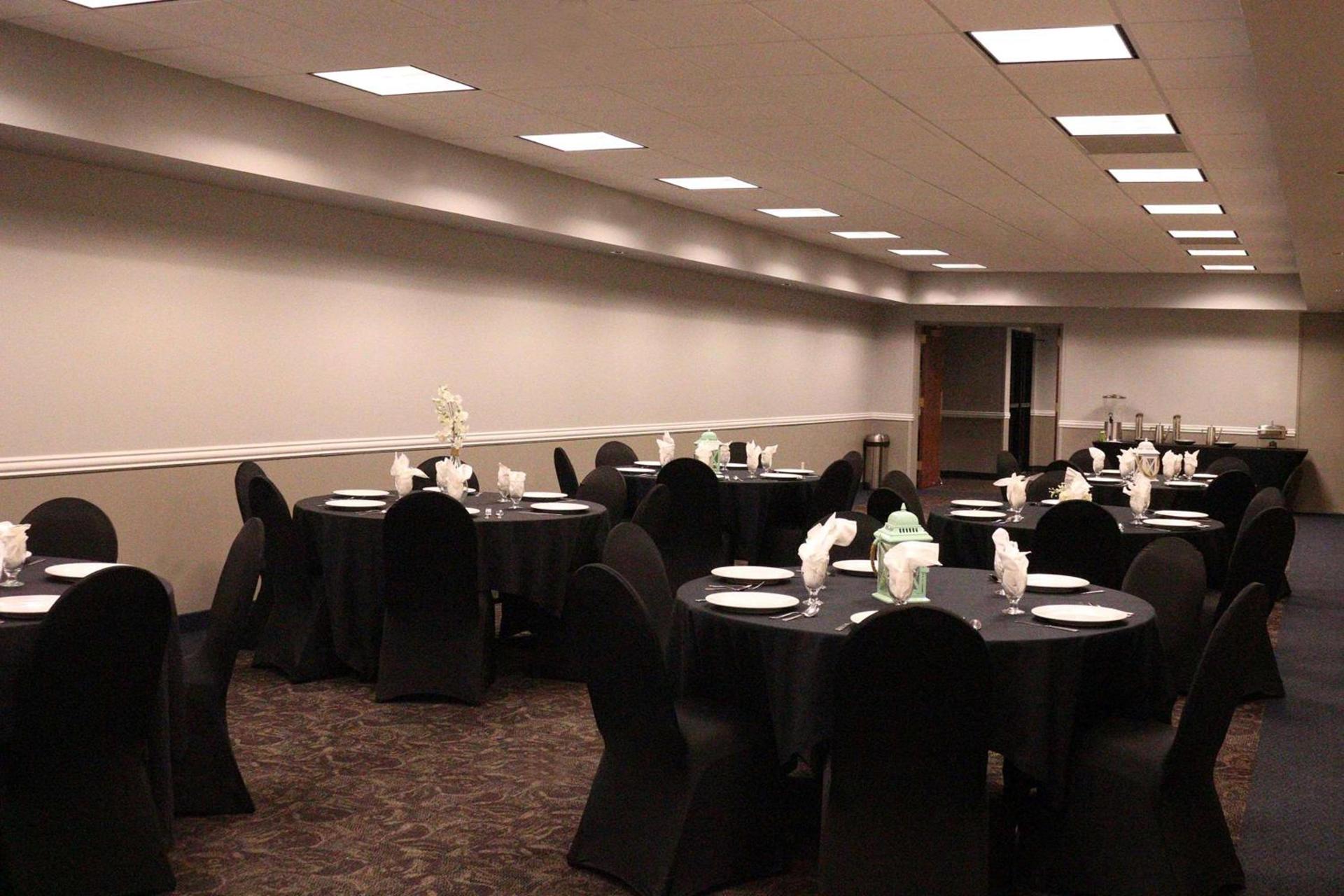 AmericInn by Wyndham Mankato Event Center near MSU photo 26