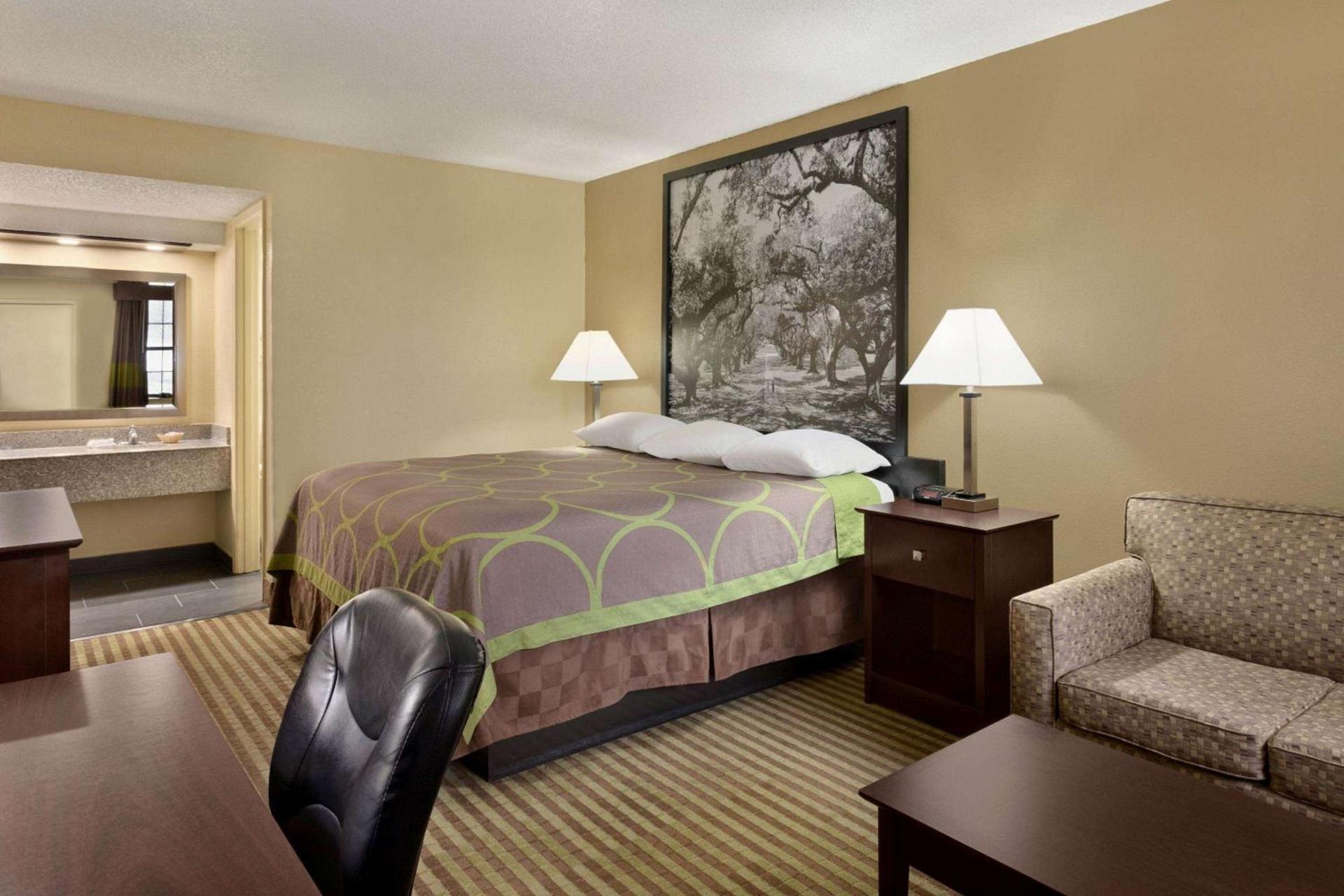 Super 8 by Wyndham Ruston photo 4