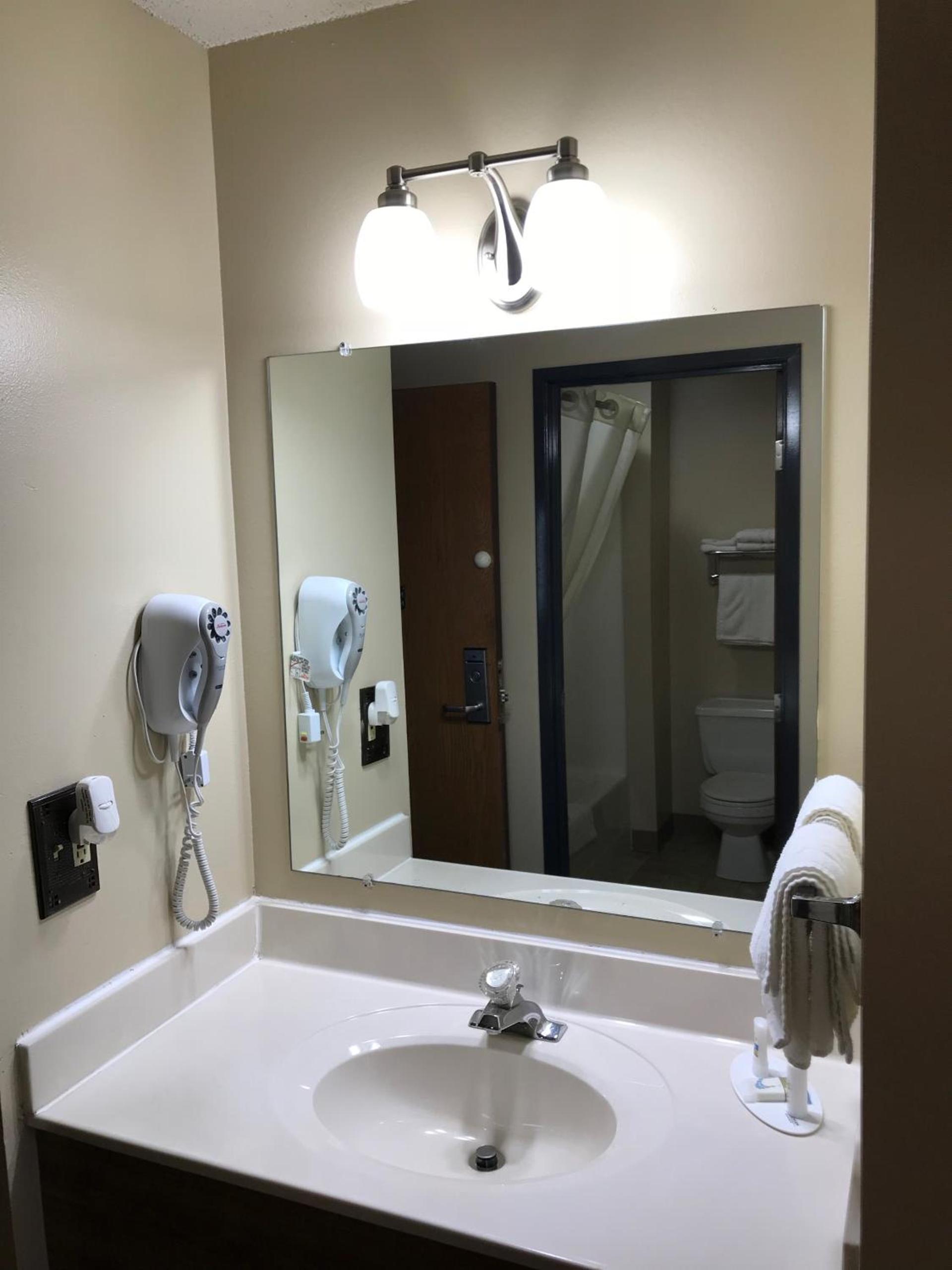 Heartland Hotel & Suites photo 19