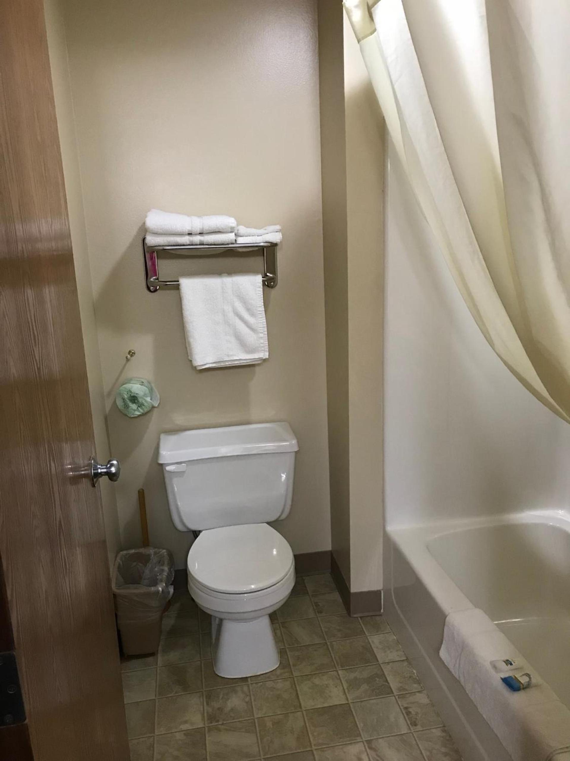 Heartland Hotel & Suites photo 20