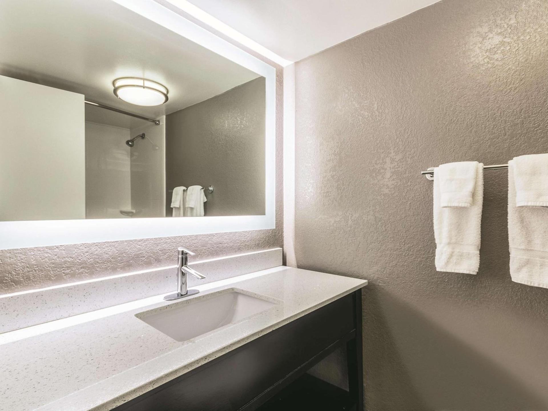 La Quinta by Wyndham Virginia Beach photo 18