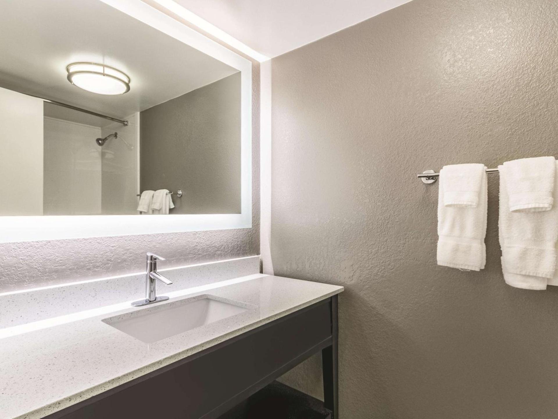 La Quinta by Wyndham Virginia Beach photo 14