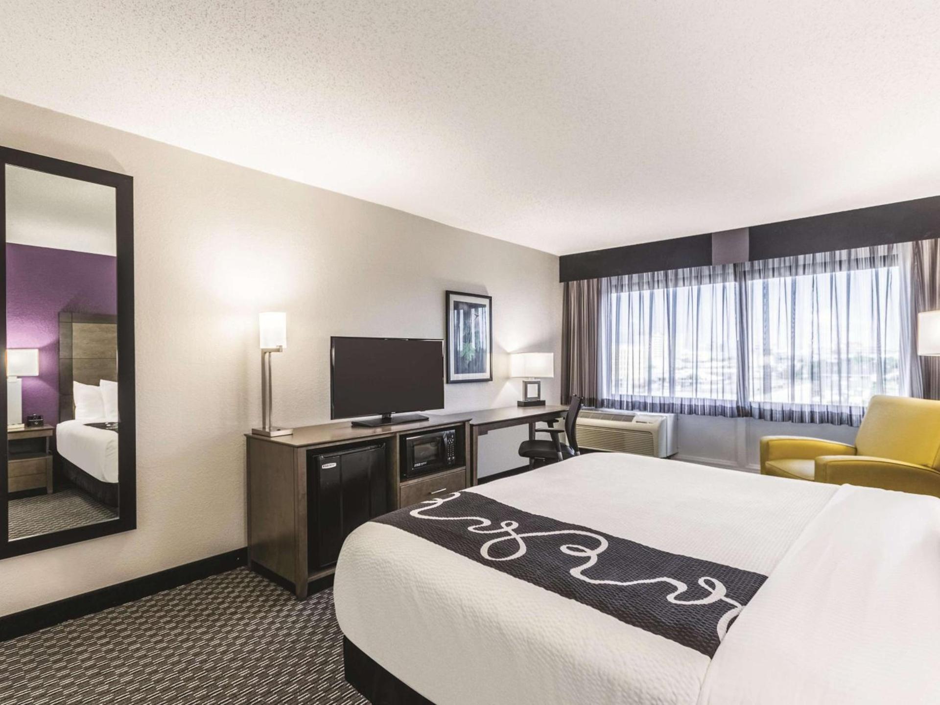 La Quinta by Wyndham Virginia Beach photo 2