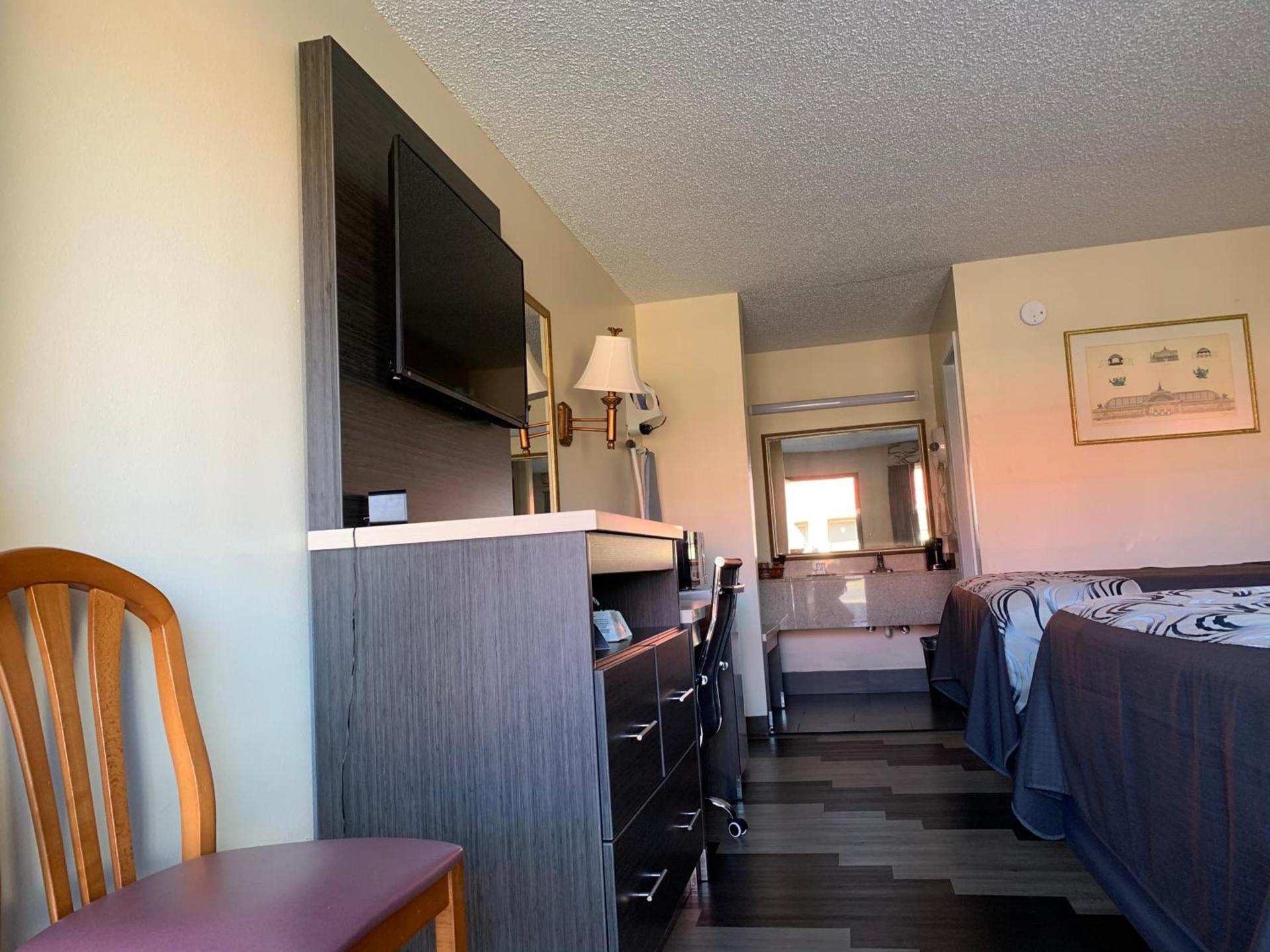 Regency 7 Motel photo 26