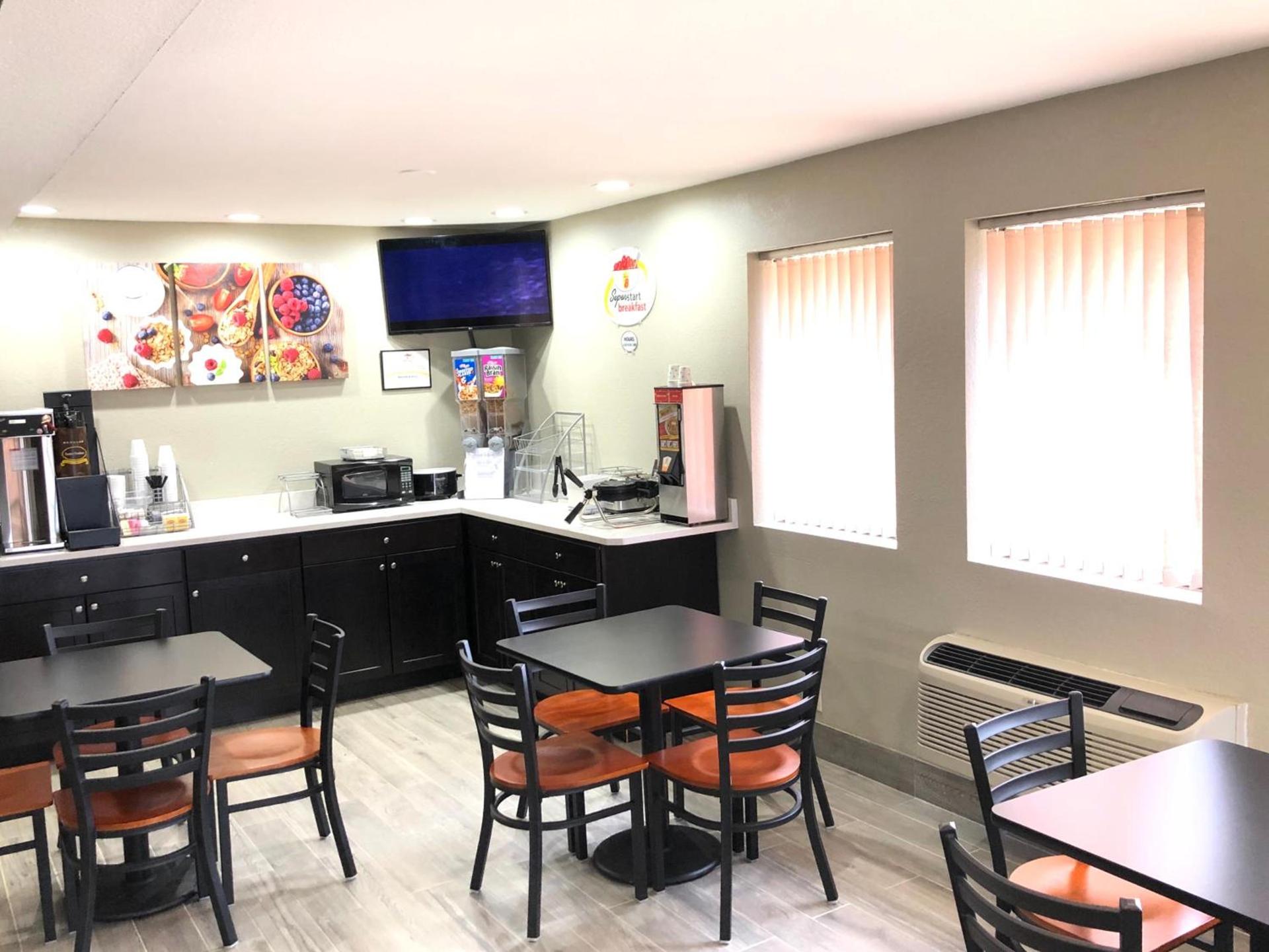 Super 8 by Wyndham Natchitoches photo 22