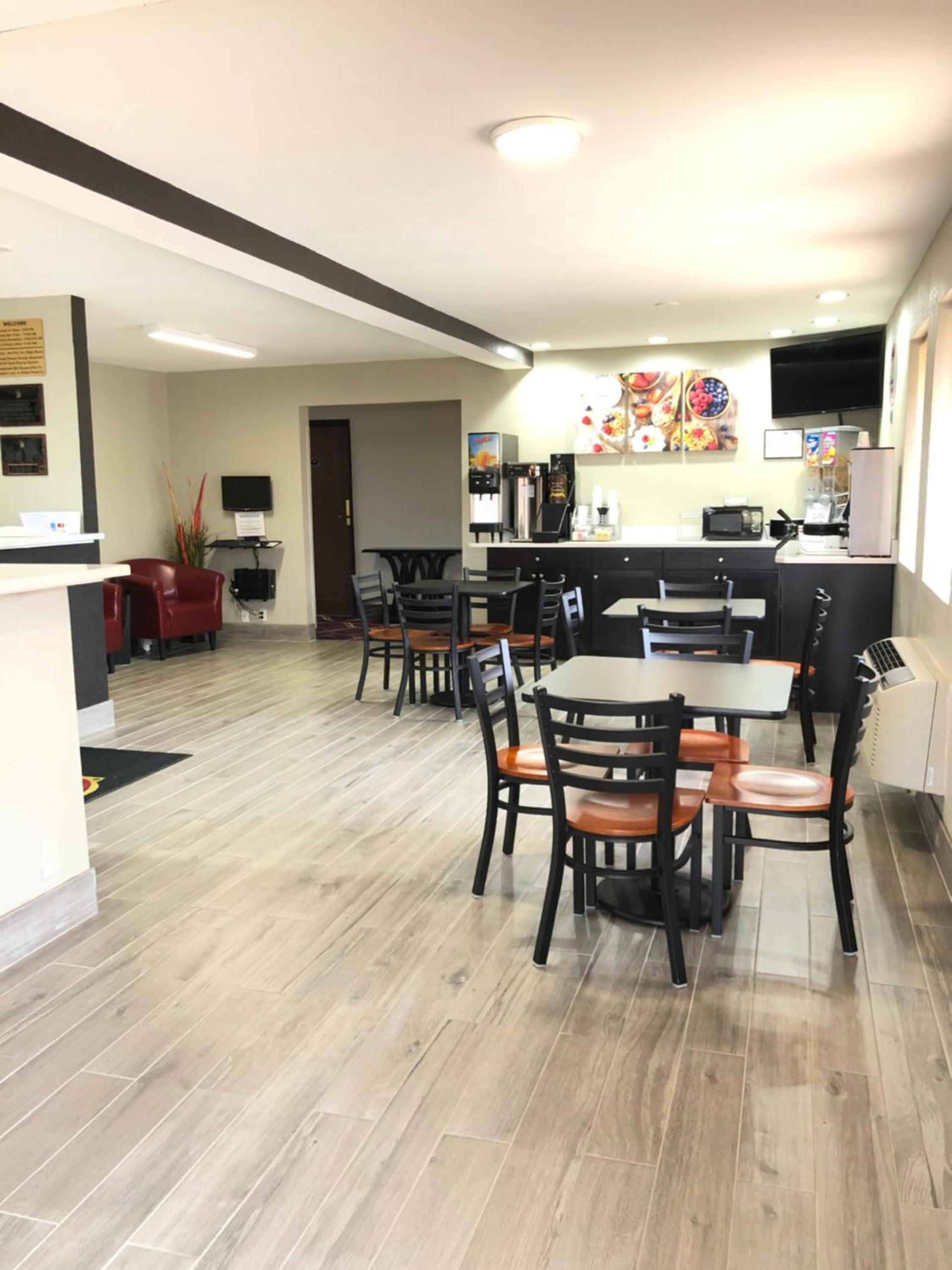 Super 8 by Wyndham Natchitoches photo 20