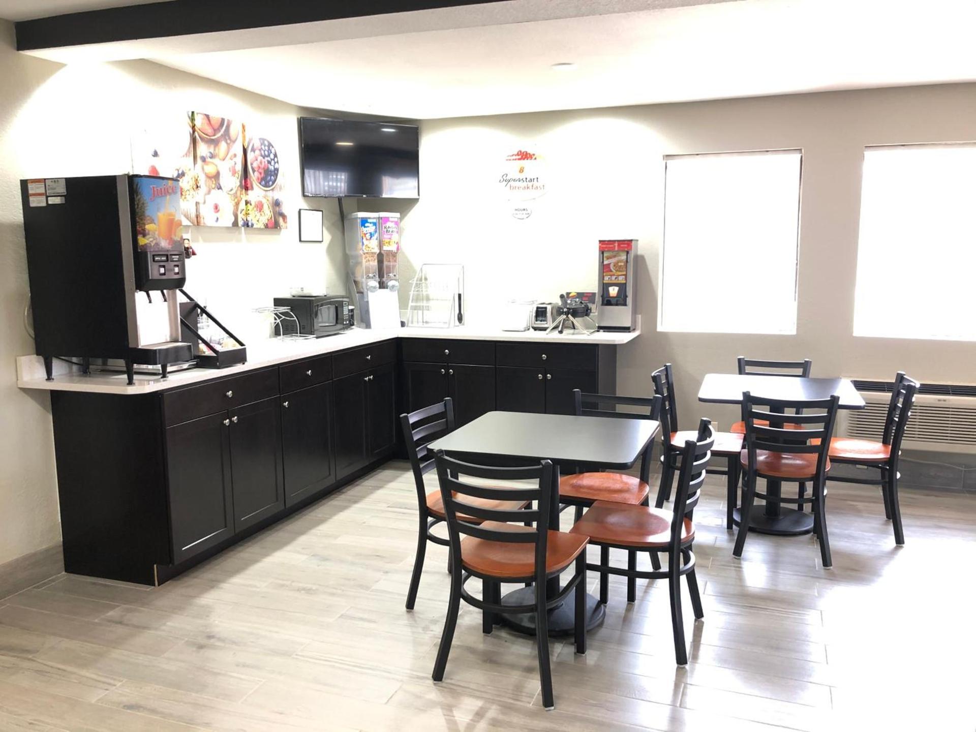 Super 8 by Wyndham Natchitoches photo 18