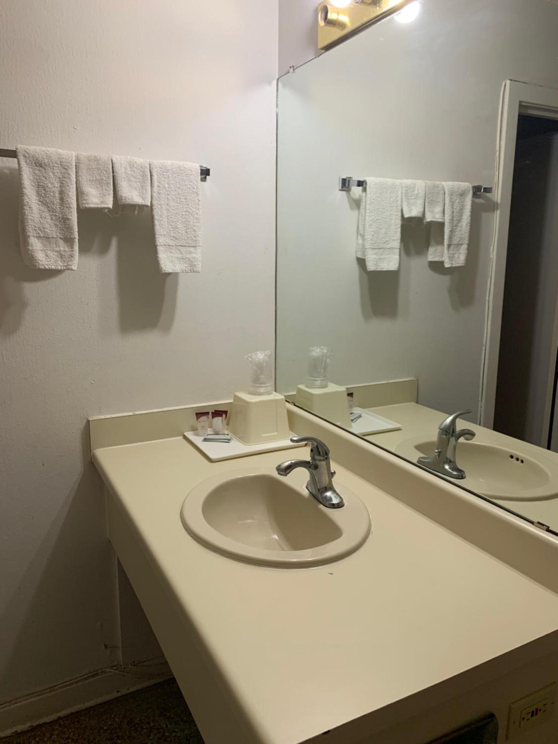 La Vista Inn photo 11