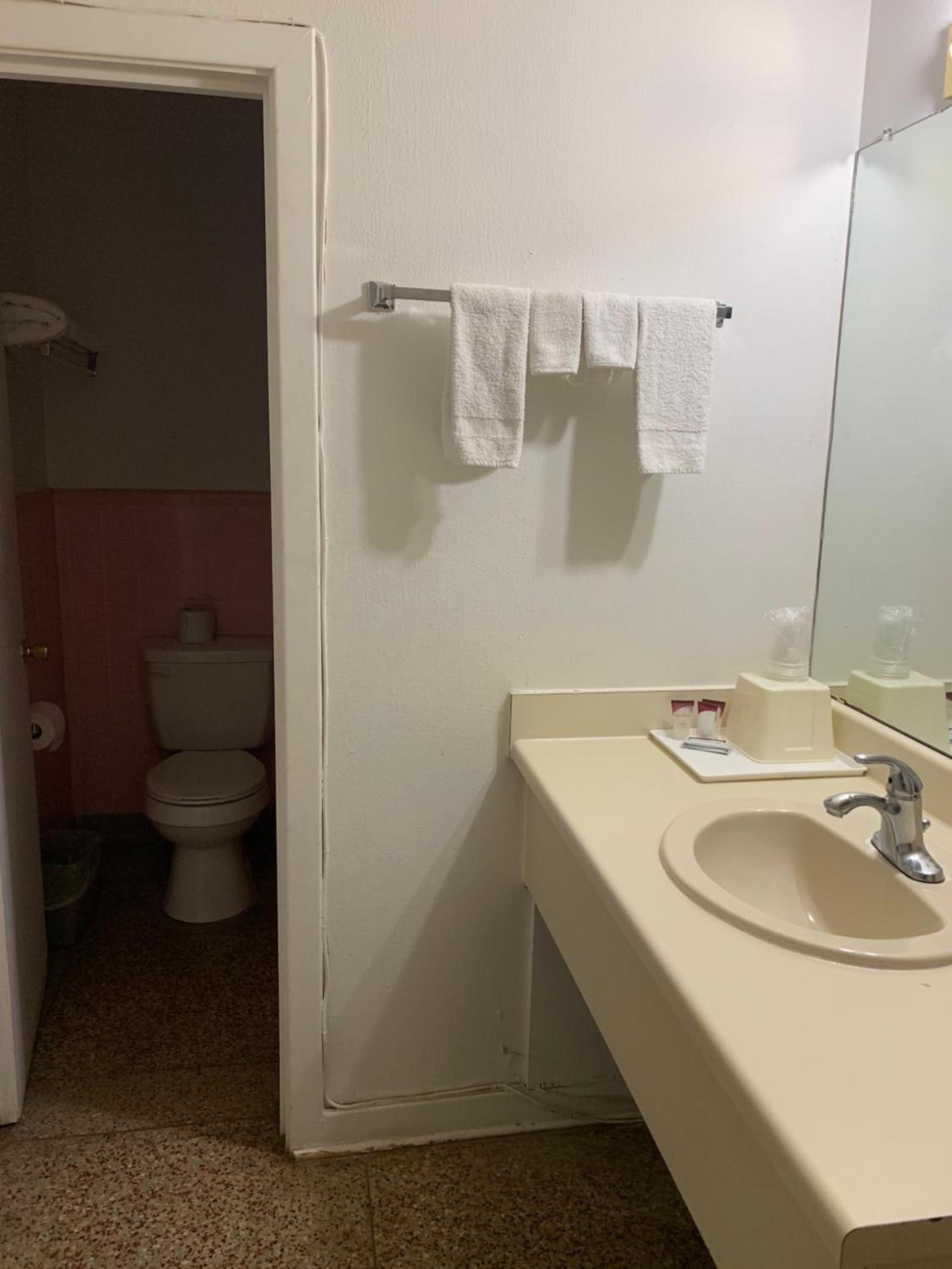 La Vista Inn photo 2