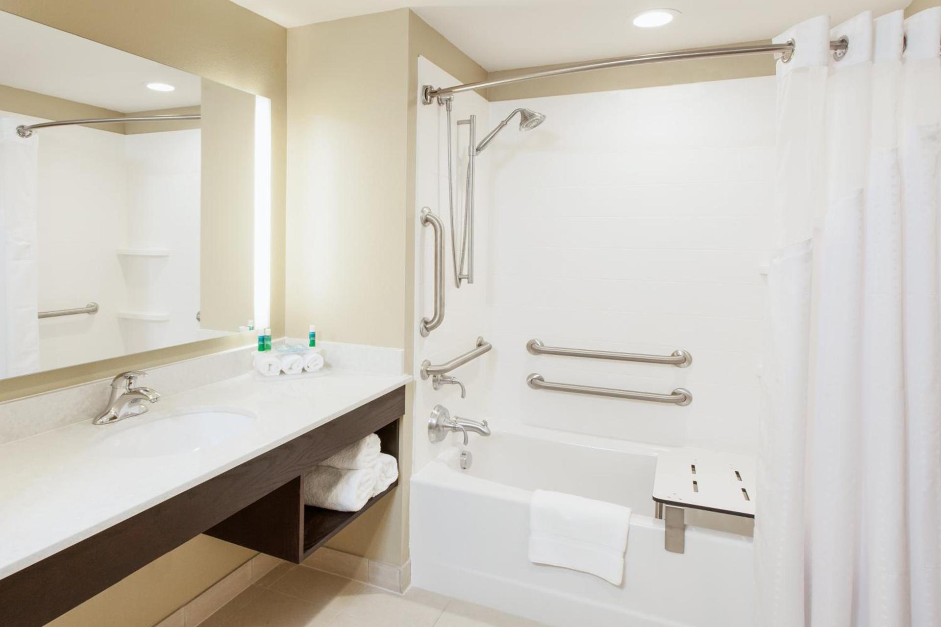 Holiday Inn Express & Suites Sandusky by IHG photo 13