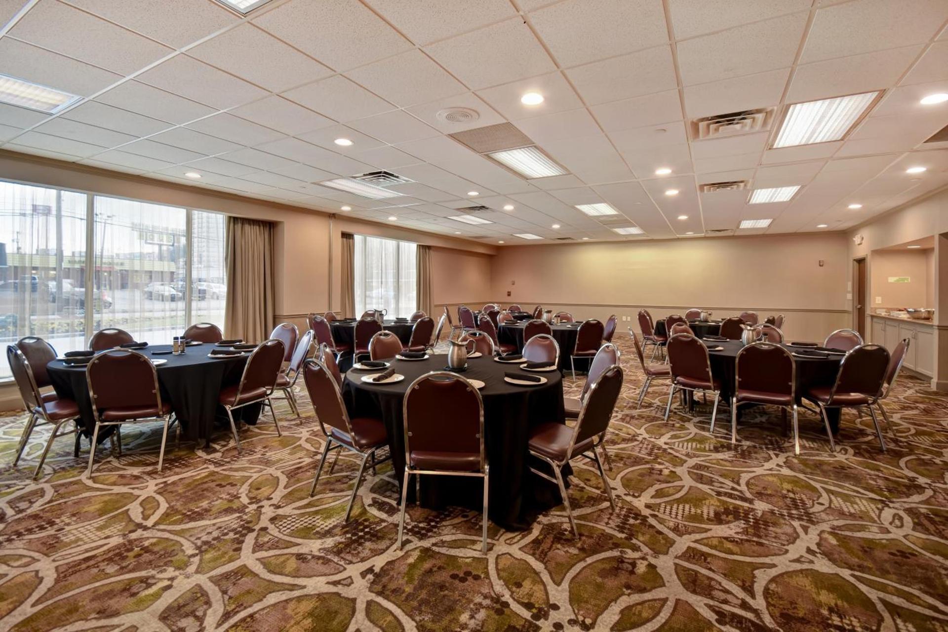 Holiday Inn Cincinnati-Riverfront by IHG photo 27
