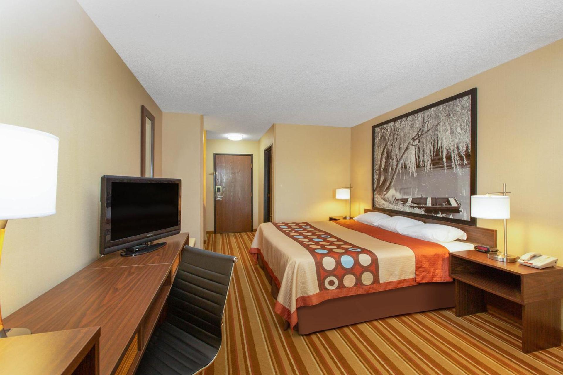 Super 8 by Wyndham Salina I-70 photo 42