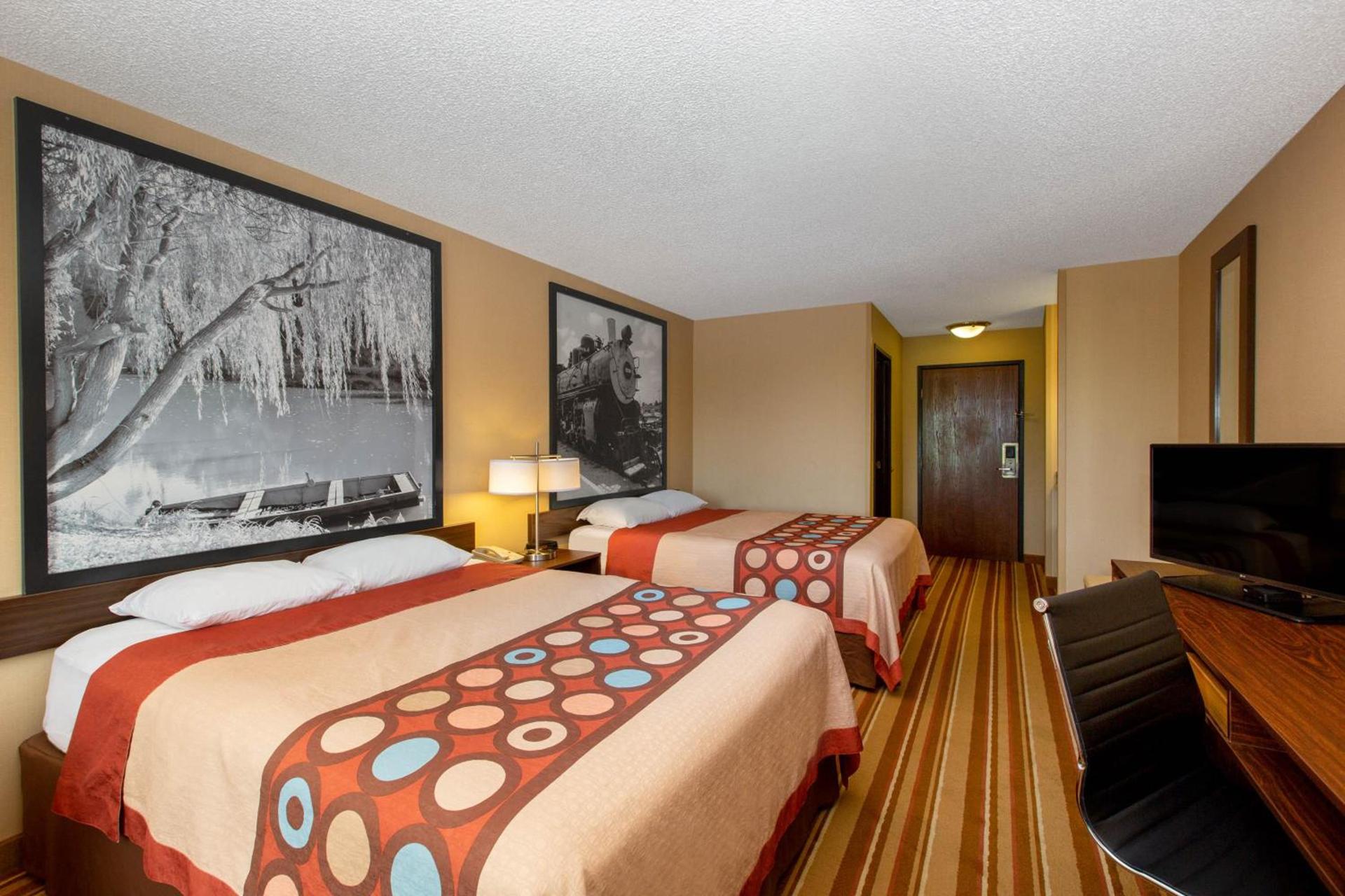 Super 8 by Wyndham Salina I-70 photo 39