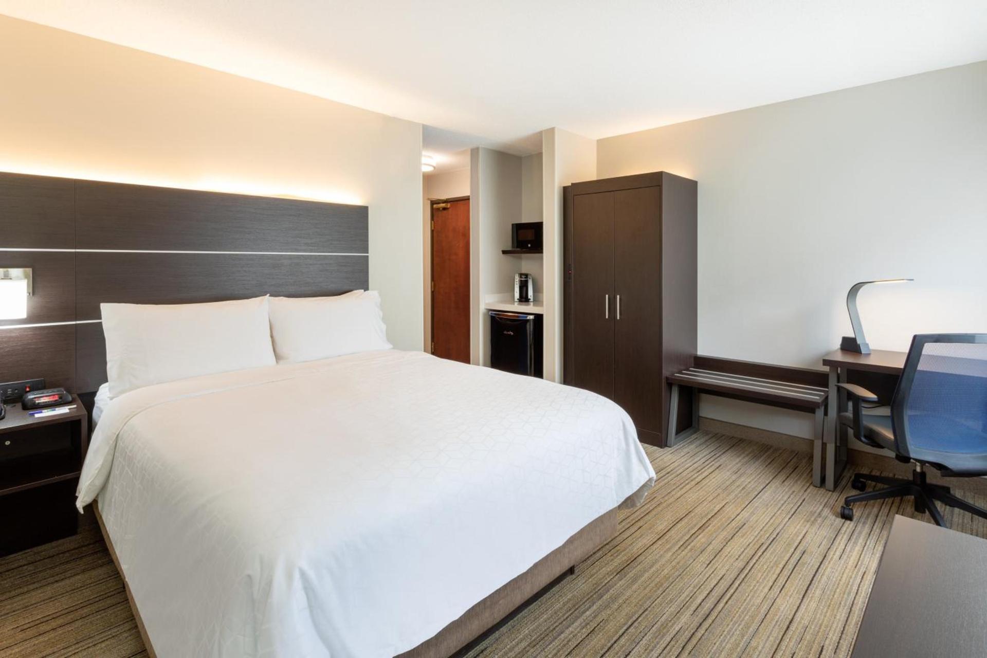 Holiday Inn Express Hotel & Suites Minneapolis-Downtown Convention Center by IHG photo 31
