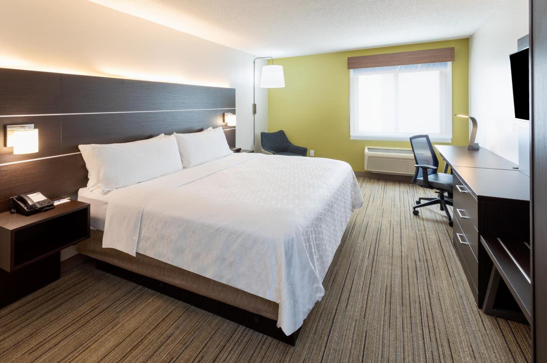 Holiday Inn Express Hotel & Suites Minneapolis-Downtown Convention Center by IHG photo 24