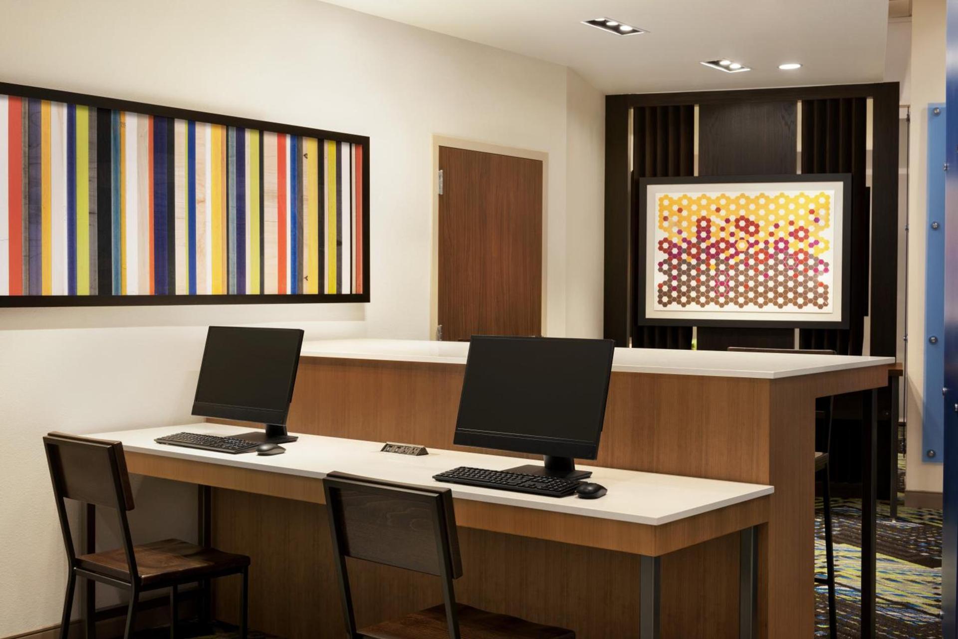 Holiday Inn Express & Suites - Beaver Dam by IHG photo 9