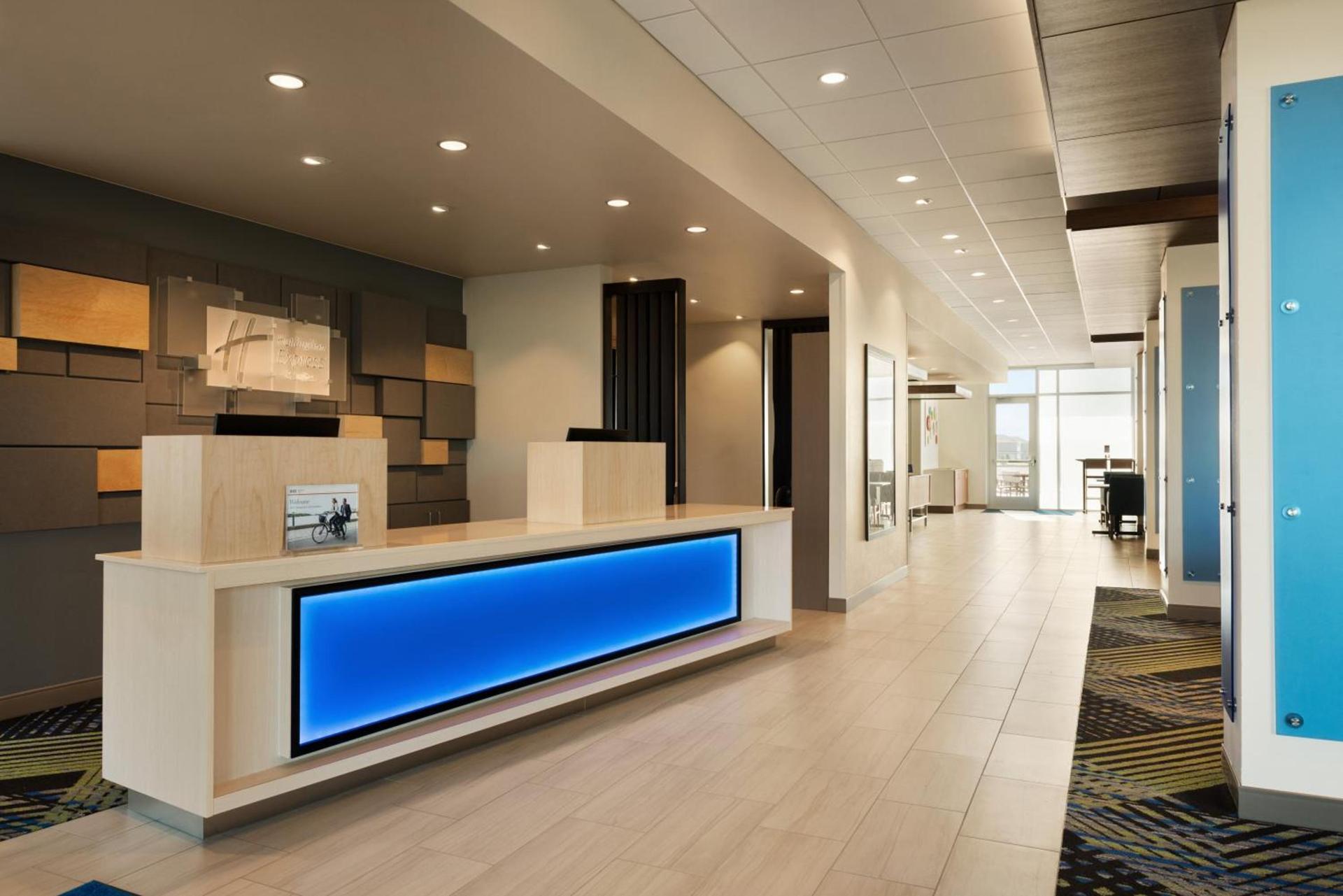Holiday Inn Express & Suites - Beaver Dam by IHG photo 6